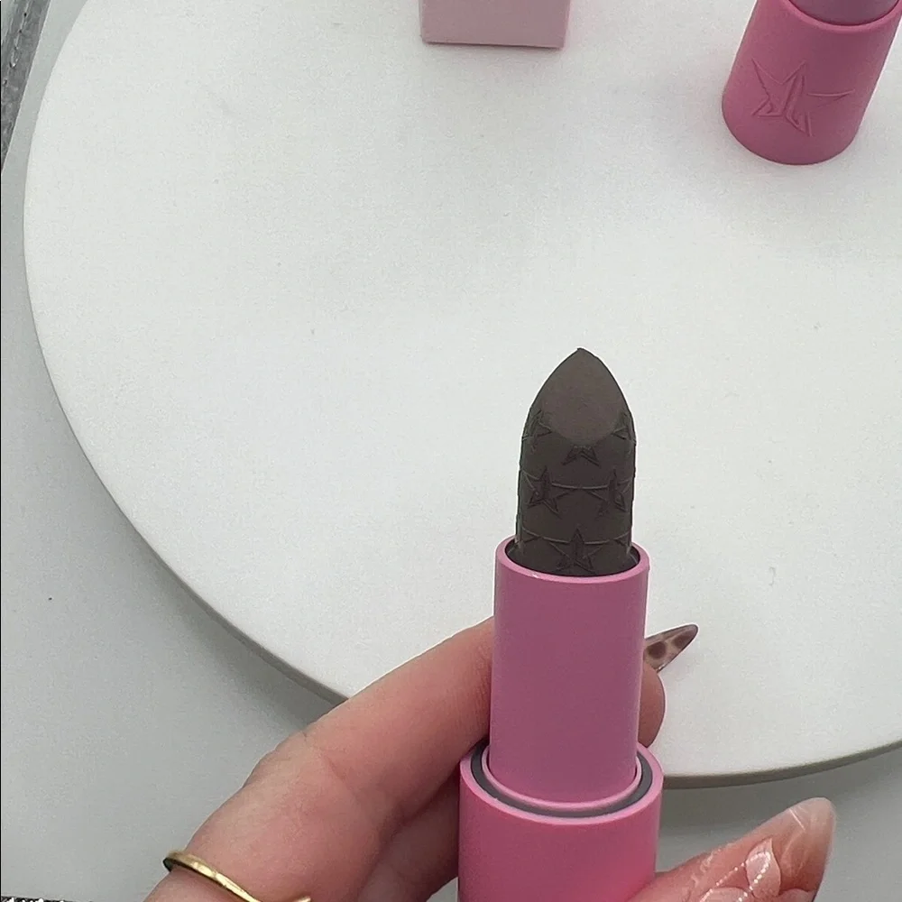 Jeffree Star Velvet Lipstick Grave Digger